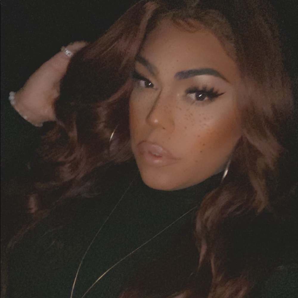 Meet your Posher, Mia